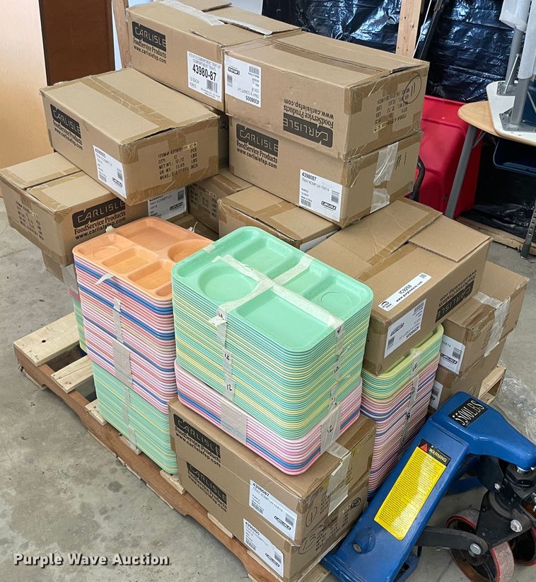 image for item IC9258 Carlisle lunch trays