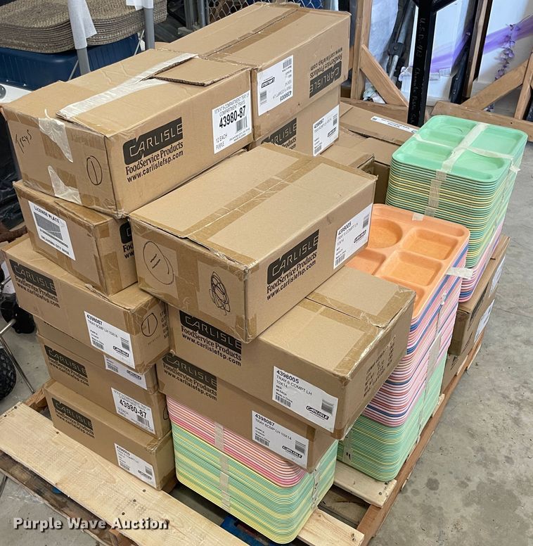 image for item IC9258 Carlisle lunch trays