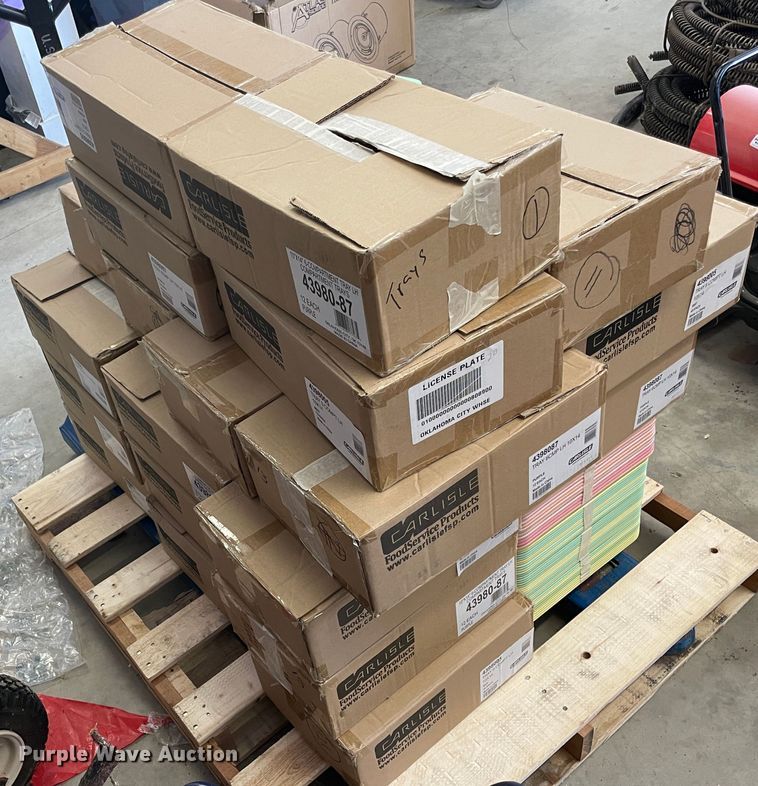 image for item IC9258 Carlisle lunch trays