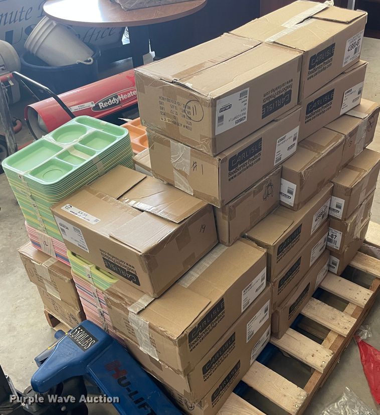 image for item IC9258 Carlisle lunch trays