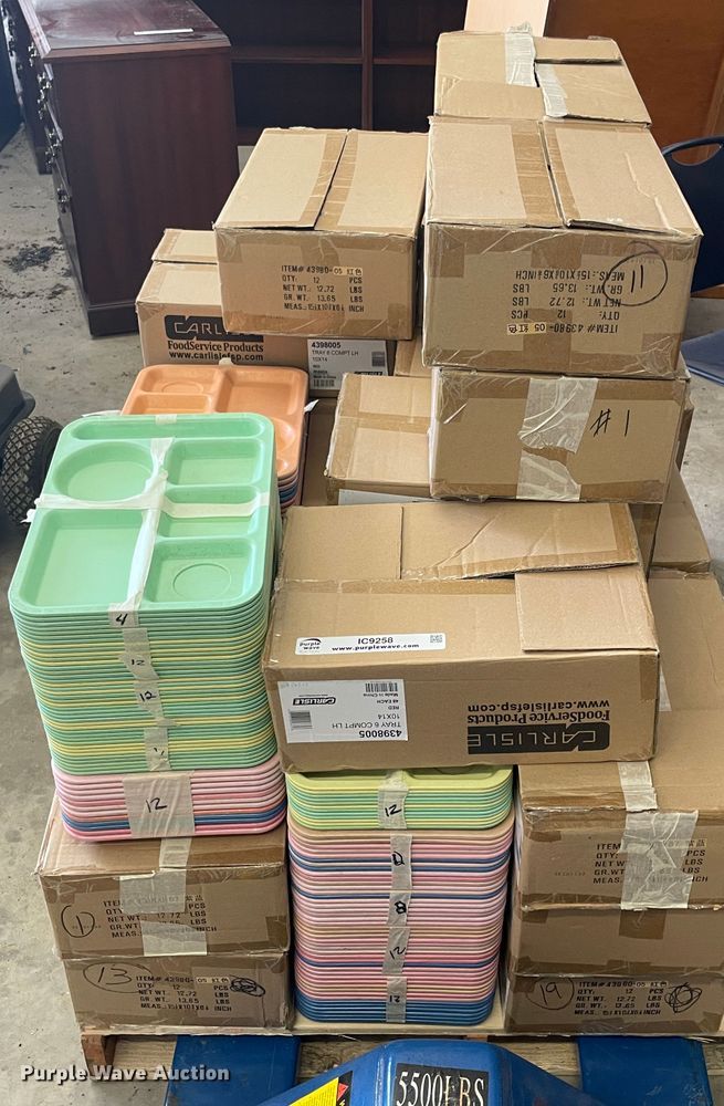 image for item IC9258 Carlisle lunch trays