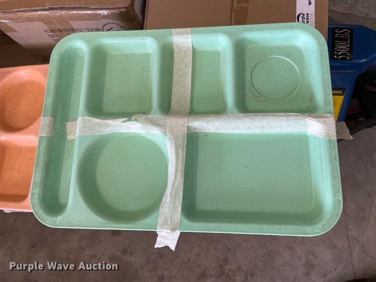 image for item IC9258 Carlisle lunch trays