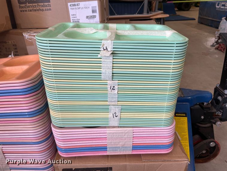 image for item IC9258 Carlisle lunch trays