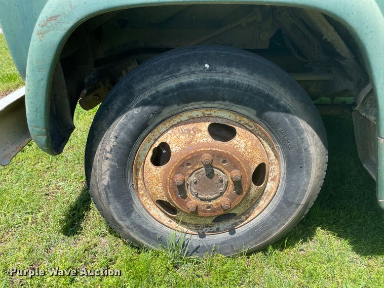 image for item IC9271 1962 GMC 3500  dump truck