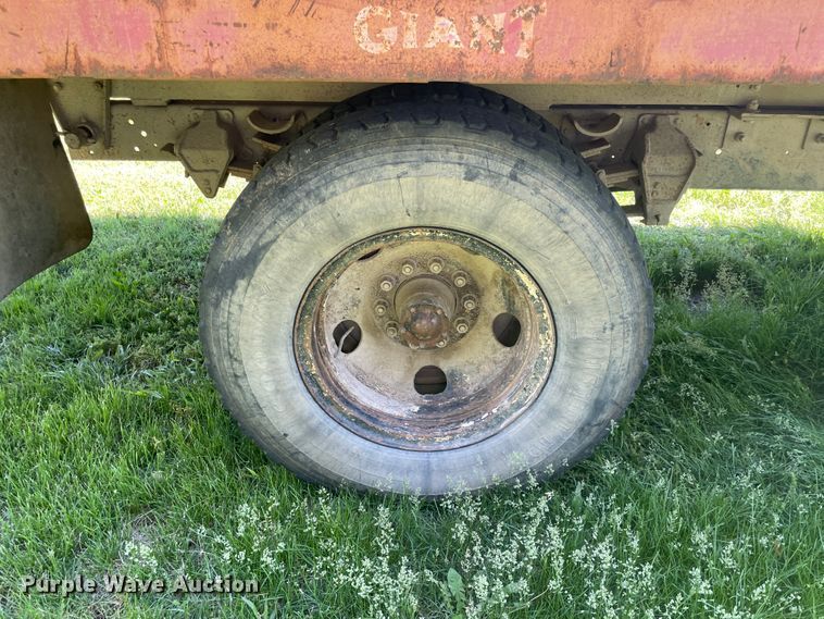 image for item IC9271 1962 GMC 3500  dump truck