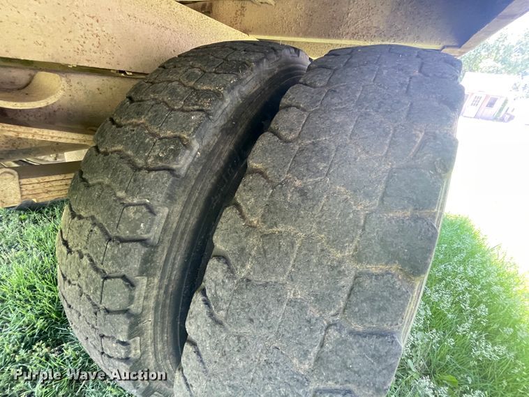 image for item IC9271 1962 GMC 3500  dump truck