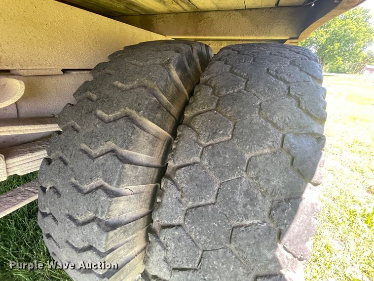 image for item IC9271 1962 GMC 3500  dump truck