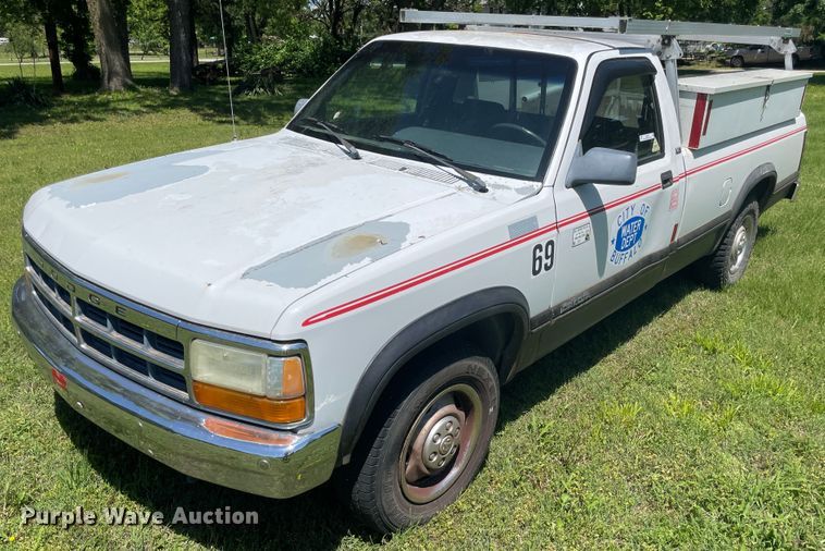 image for item IC9273 1993 Dodge Dakota  pickup truck