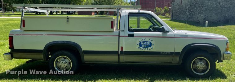 image for item IC9273 1993 Dodge Dakota  pickup truck