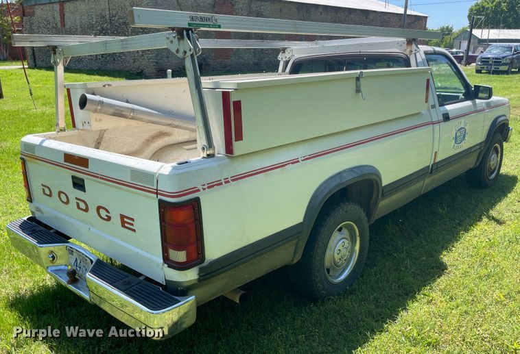 image for item IC9273 1993 Dodge Dakota  pickup truck