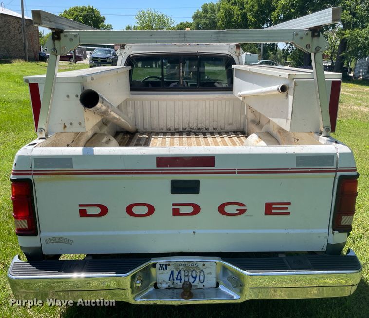 image for item IC9273 1993 Dodge Dakota  pickup truck