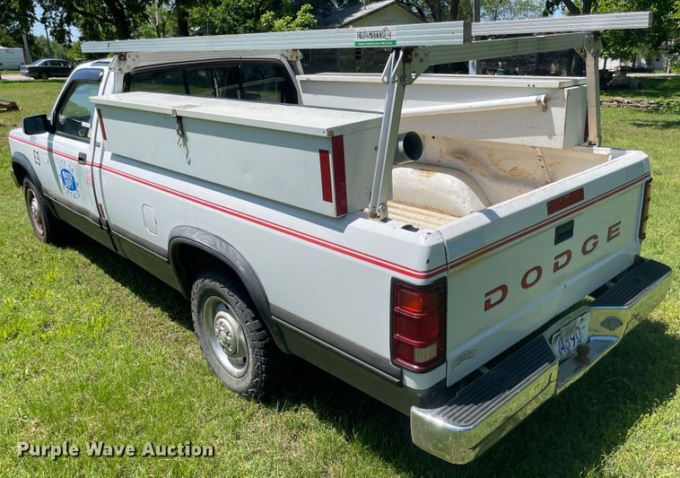 image for item IC9273 1993 Dodge Dakota  pickup truck