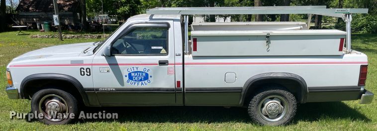 image for item IC9273 1993 Dodge Dakota  pickup truck