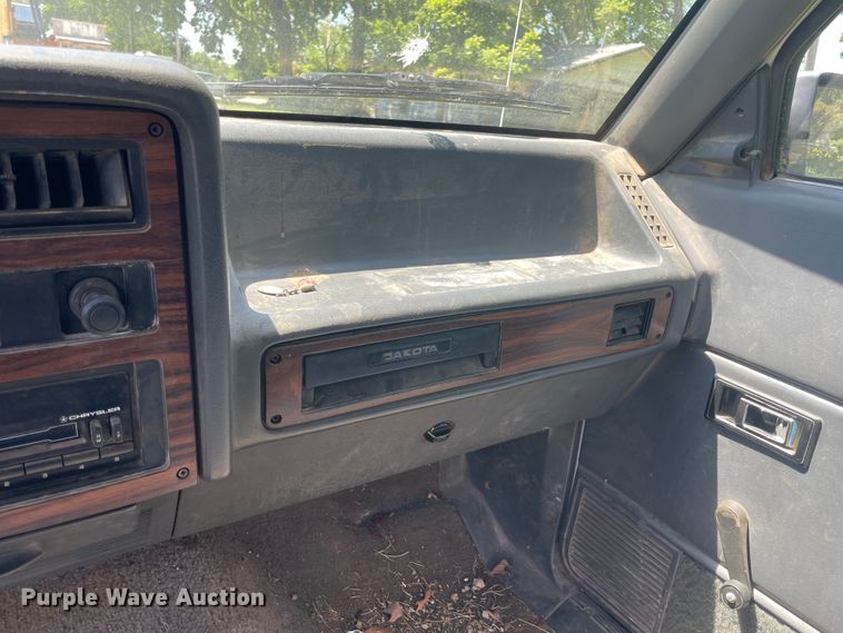 image for item IC9273 1993 Dodge Dakota  pickup truck