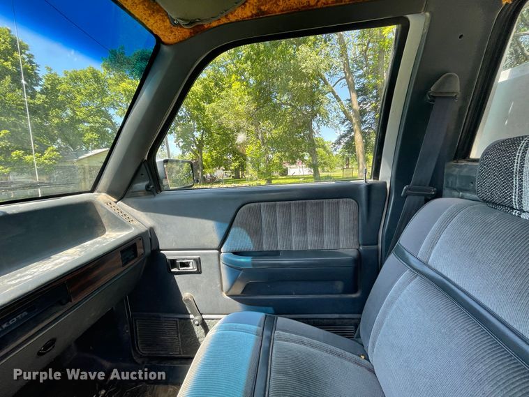 image for item IC9273 1993 Dodge Dakota  pickup truck