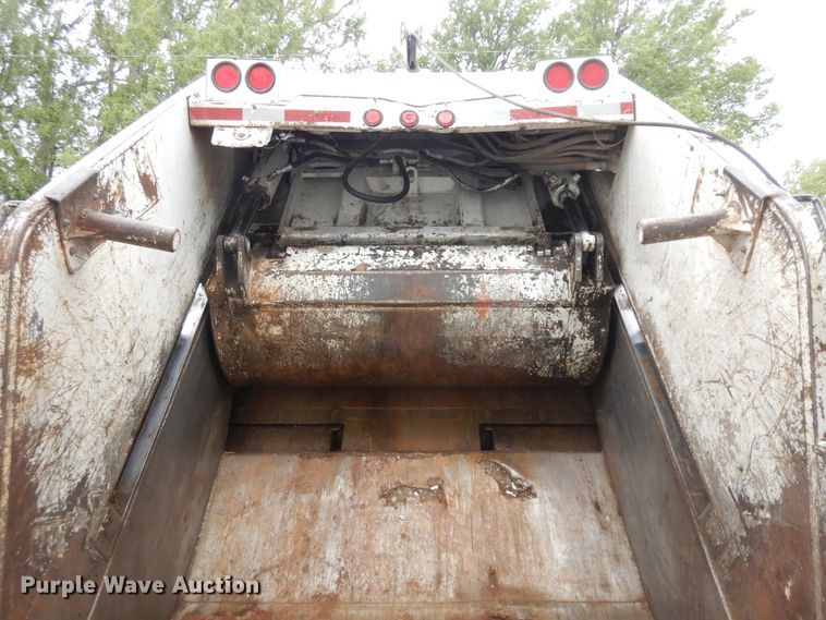 image for item ID9873 2006 Sterling Acterra  refuse truck