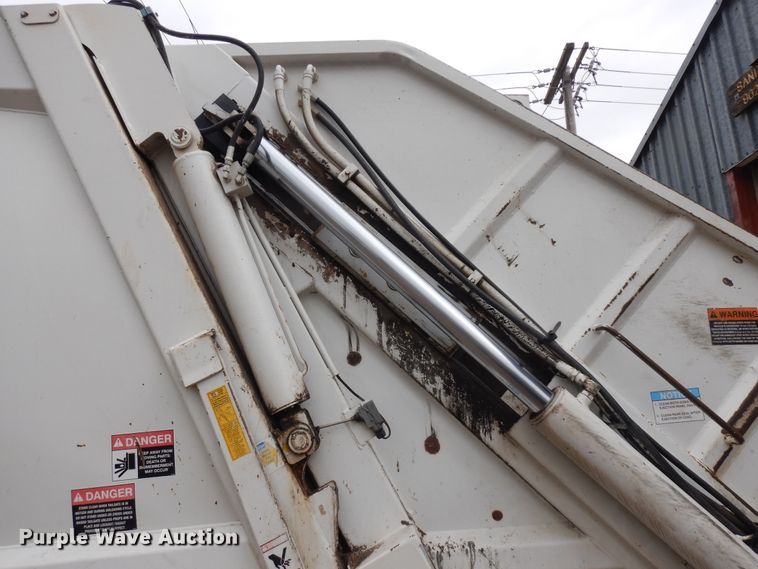 image for item ID9873 2006 Sterling Acterra  refuse truck