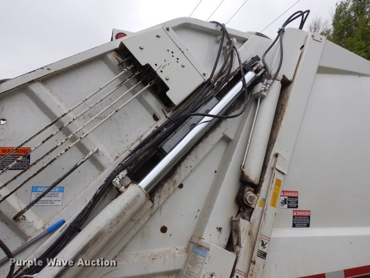 image for item ID9873 2006 Sterling Acterra  refuse truck