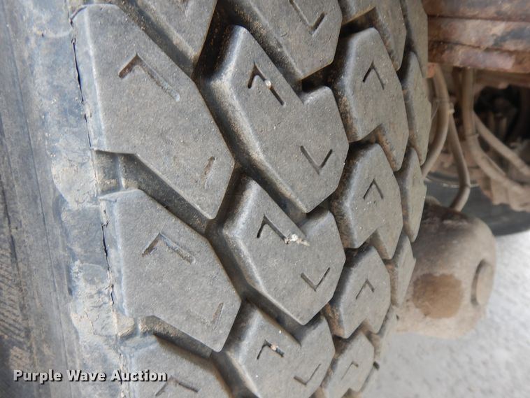 image for item ID9873 2006 Sterling Acterra  refuse truck