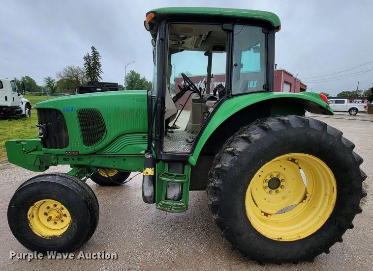 image for item IF9797 2007 John Deere 6415  tractor