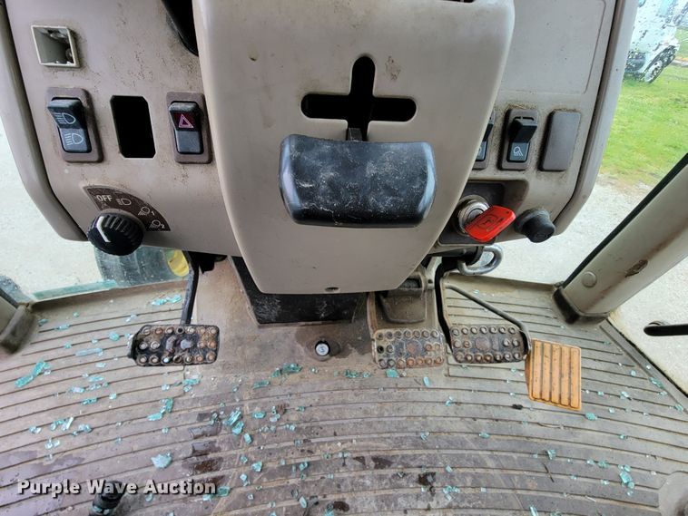 image for item IF9797 2007 John Deere 6415  tractor