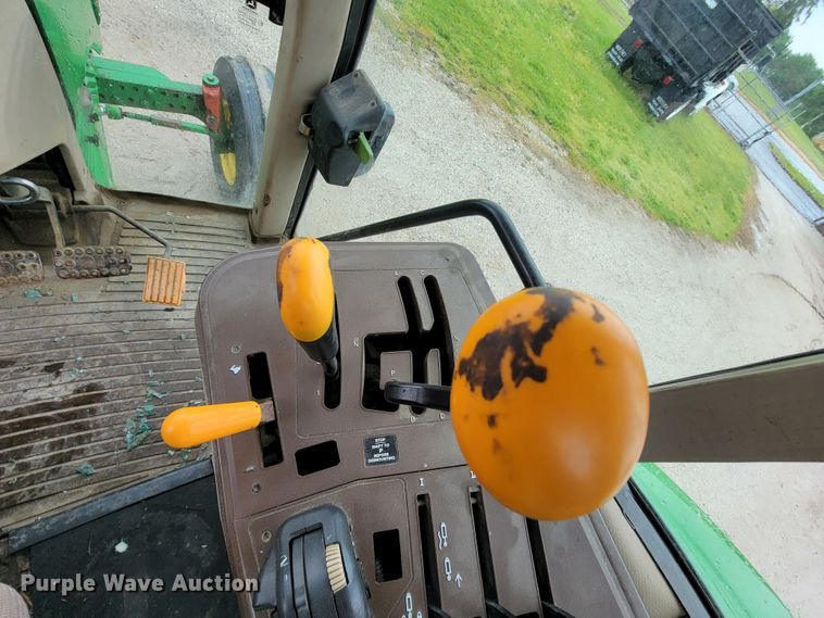 image for item IF9797 2007 John Deere 6415  tractor