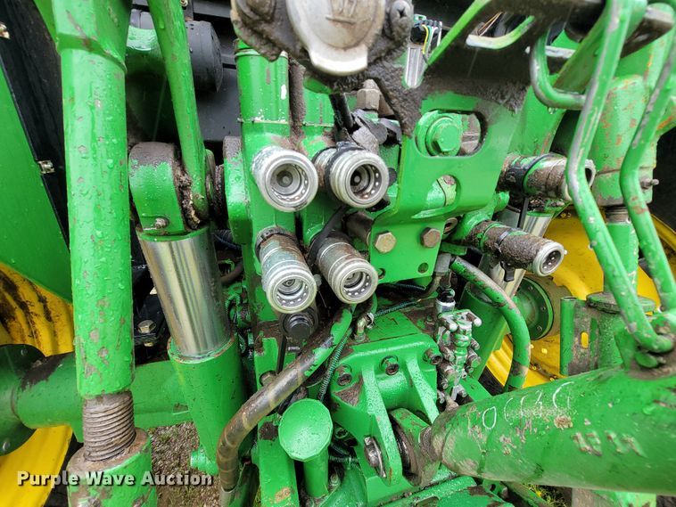 image for item IF9797 2007 John Deere 6415  tractor
