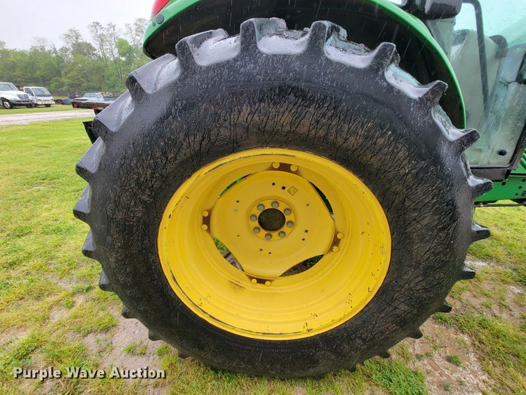 image for item IF9797 2007 John Deere 6415  tractor