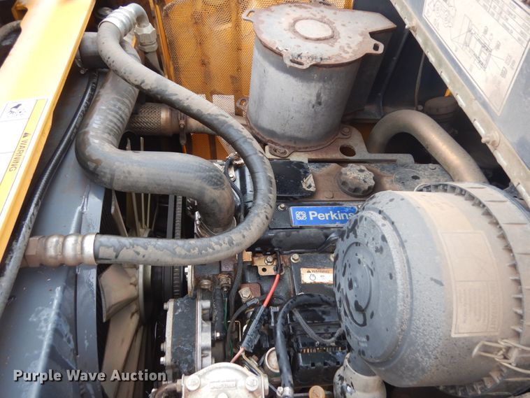 image for item IH9266 2004 Gehl SL7810  skid steer loader