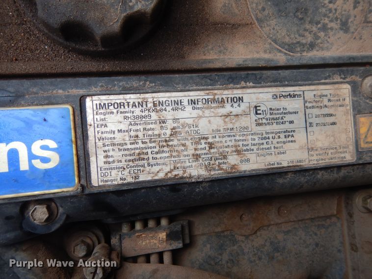 image for item IH9266 2004 Gehl SL7810  skid steer loader