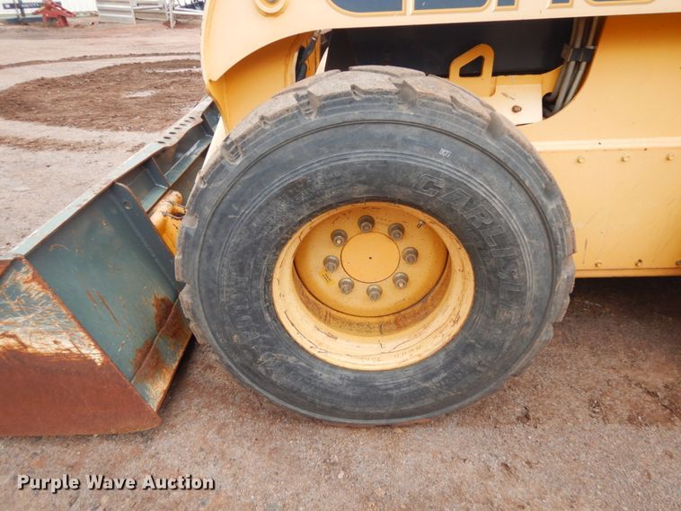 image for item IH9266 2004 Gehl SL7810  skid steer loader