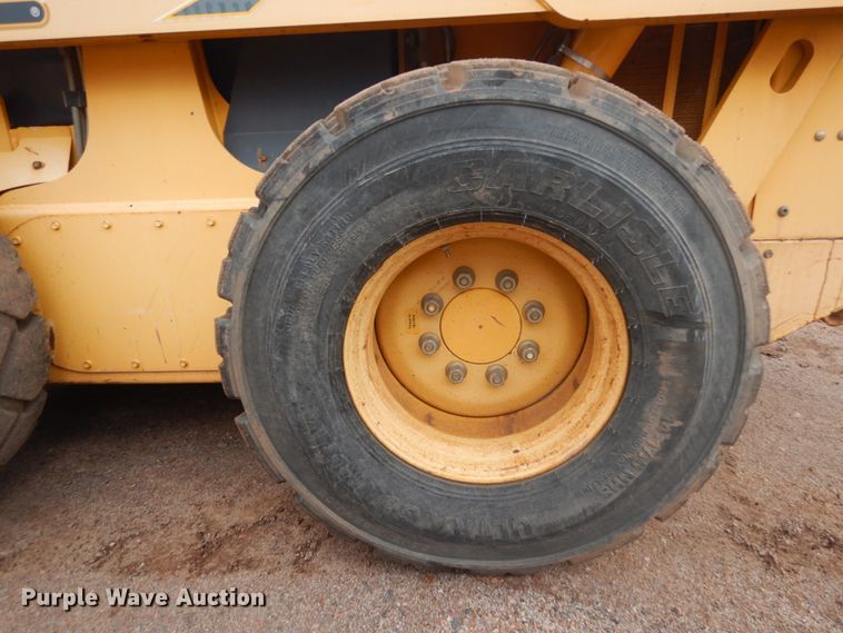 image for item IH9266 2004 Gehl SL7810  skid steer loader