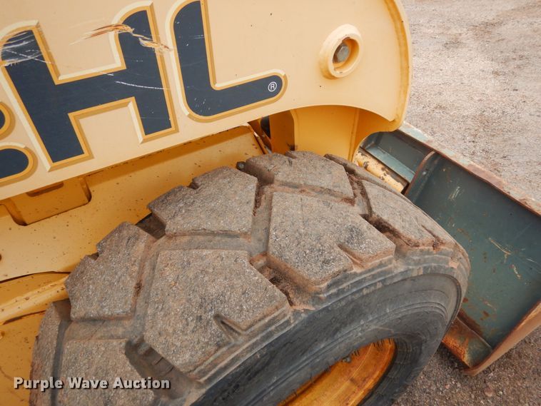 image for item IH9266 2004 Gehl SL7810  skid steer loader