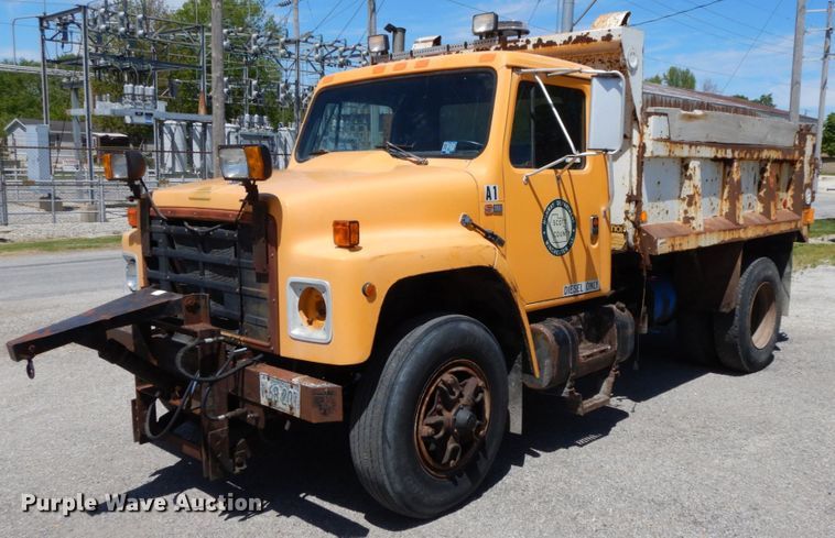 image for item IL9363 1989 International 1954  dump truck