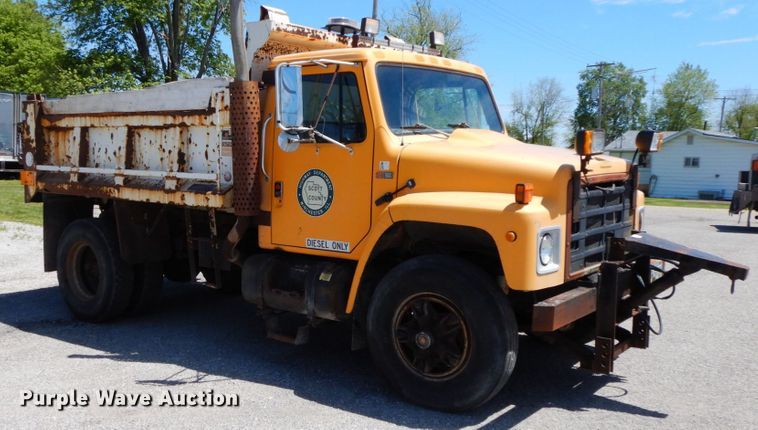 image for item IL9363 1989 International 1954  dump truck