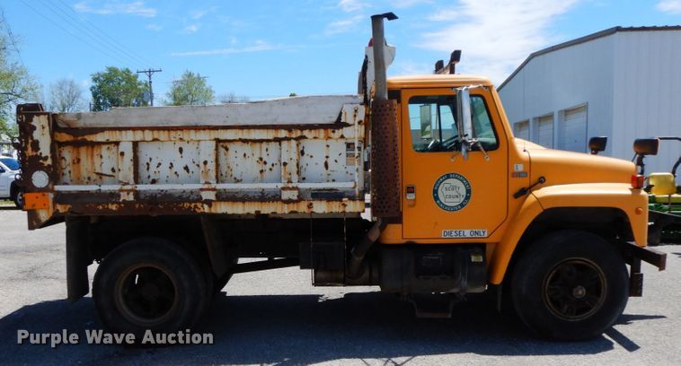 image for item IL9363 1989 International 1954  dump truck