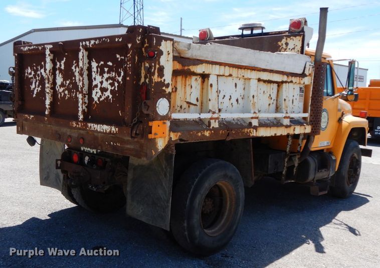 image for item IL9363 1989 International 1954  dump truck