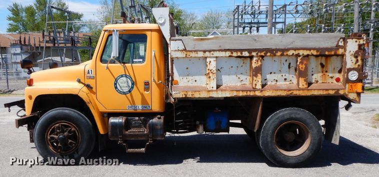 image for item IL9363 1989 International 1954  dump truck