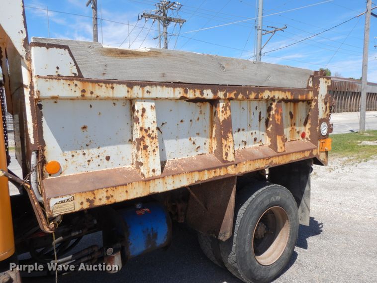 image for item IL9363 1989 International 1954  dump truck