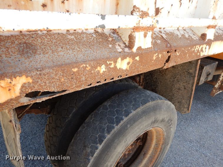 image for item IL9363 1989 International 1954  dump truck