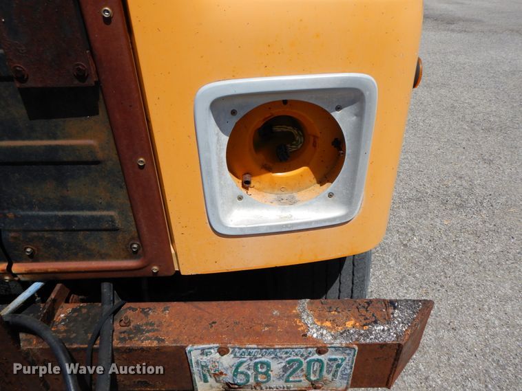 image for item IL9363 1989 International 1954  dump truck