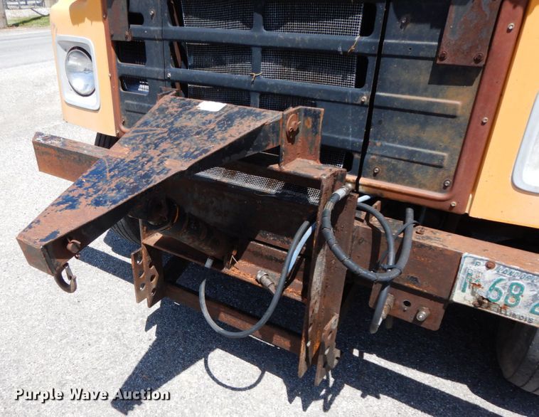 image for item IL9363 1989 International 1954  dump truck