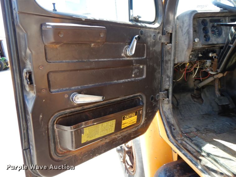 image for item IL9363 1989 International 1954  dump truck