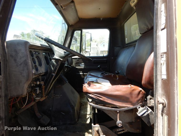 image for item IL9363 1989 International 1954  dump truck