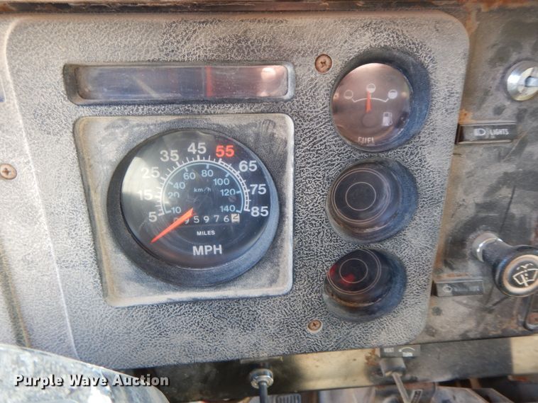 image for item IL9363 1989 International 1954  dump truck