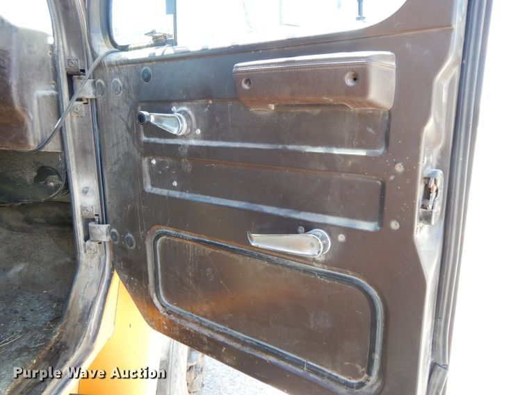 image for item IL9363 1989 International 1954  dump truck