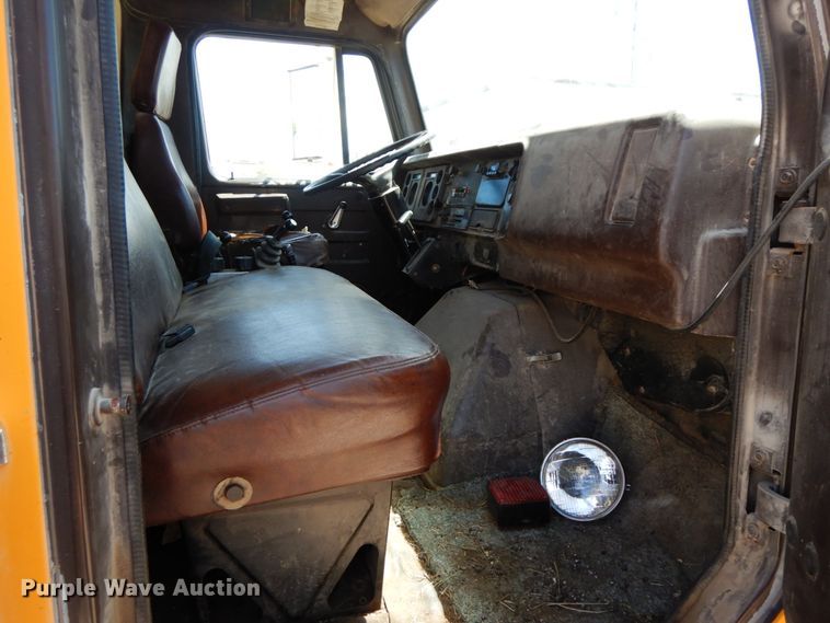 image for item IL9363 1989 International 1954  dump truck