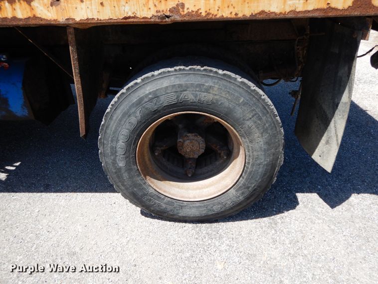 image for item IL9363 1989 International 1954  dump truck