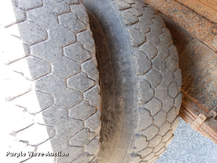 image for item IL9363 1989 International 1954  dump truck