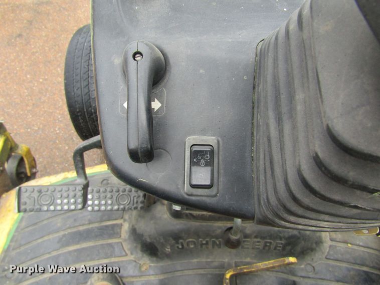 image for item IL9375 1999 John Deere 4300  tractor